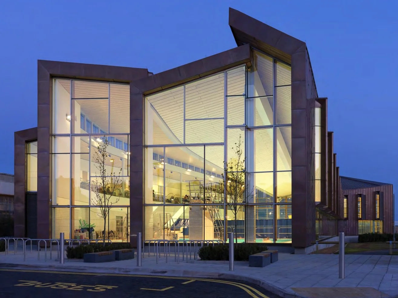Aluminum curtain wall building